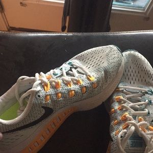 Nike structures size 8